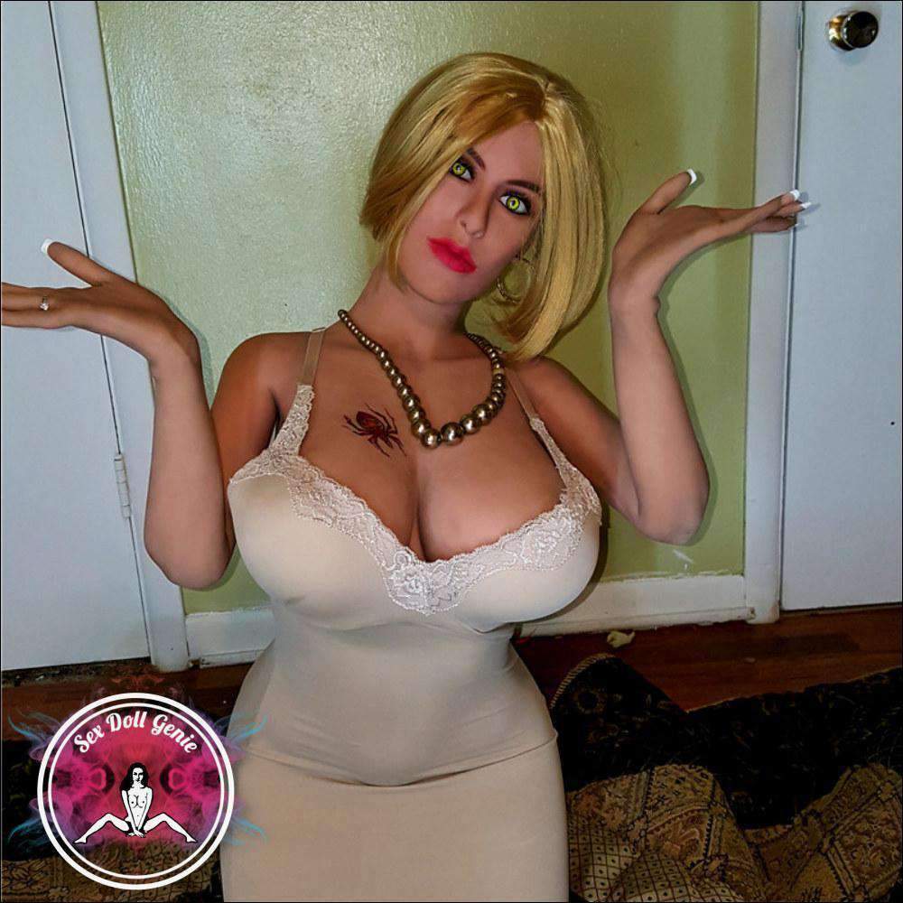 Cynthia - Muñeca TPE Copa H de 156 cm-12