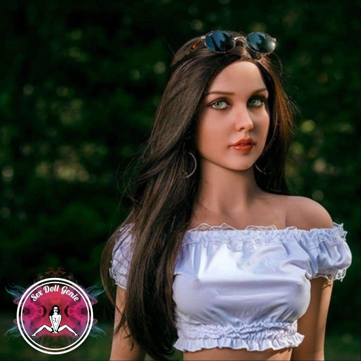 Esme – 157 cm große TPE-Puppe, Körbchengröße B, 20