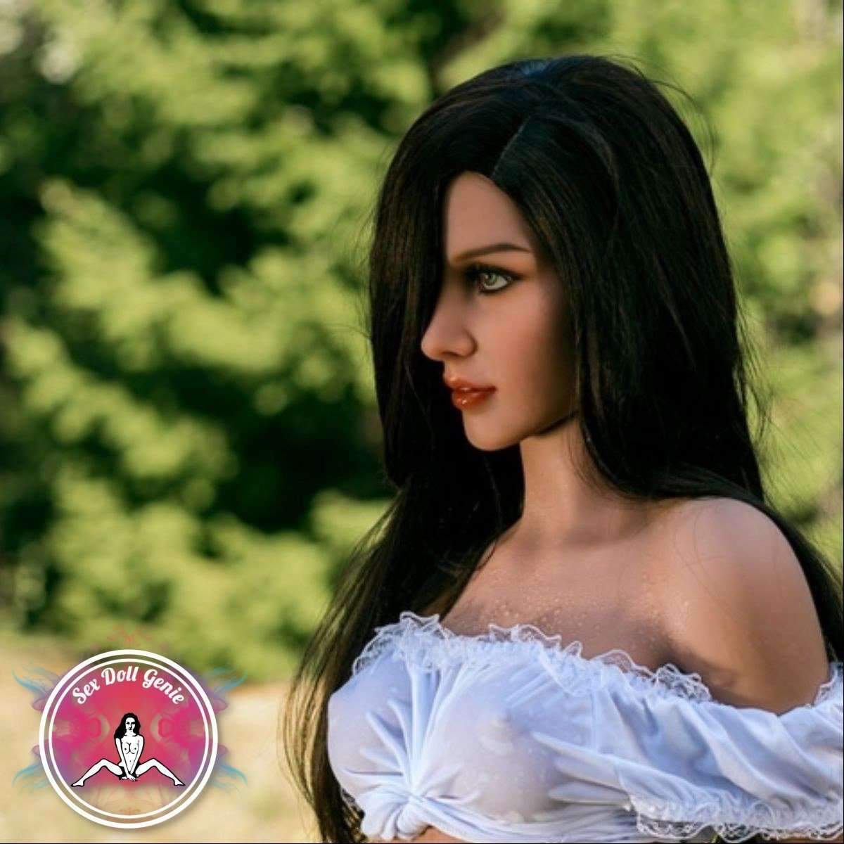 Esme – 157 cm große TPE-Puppe, Körbchengröße B, 21