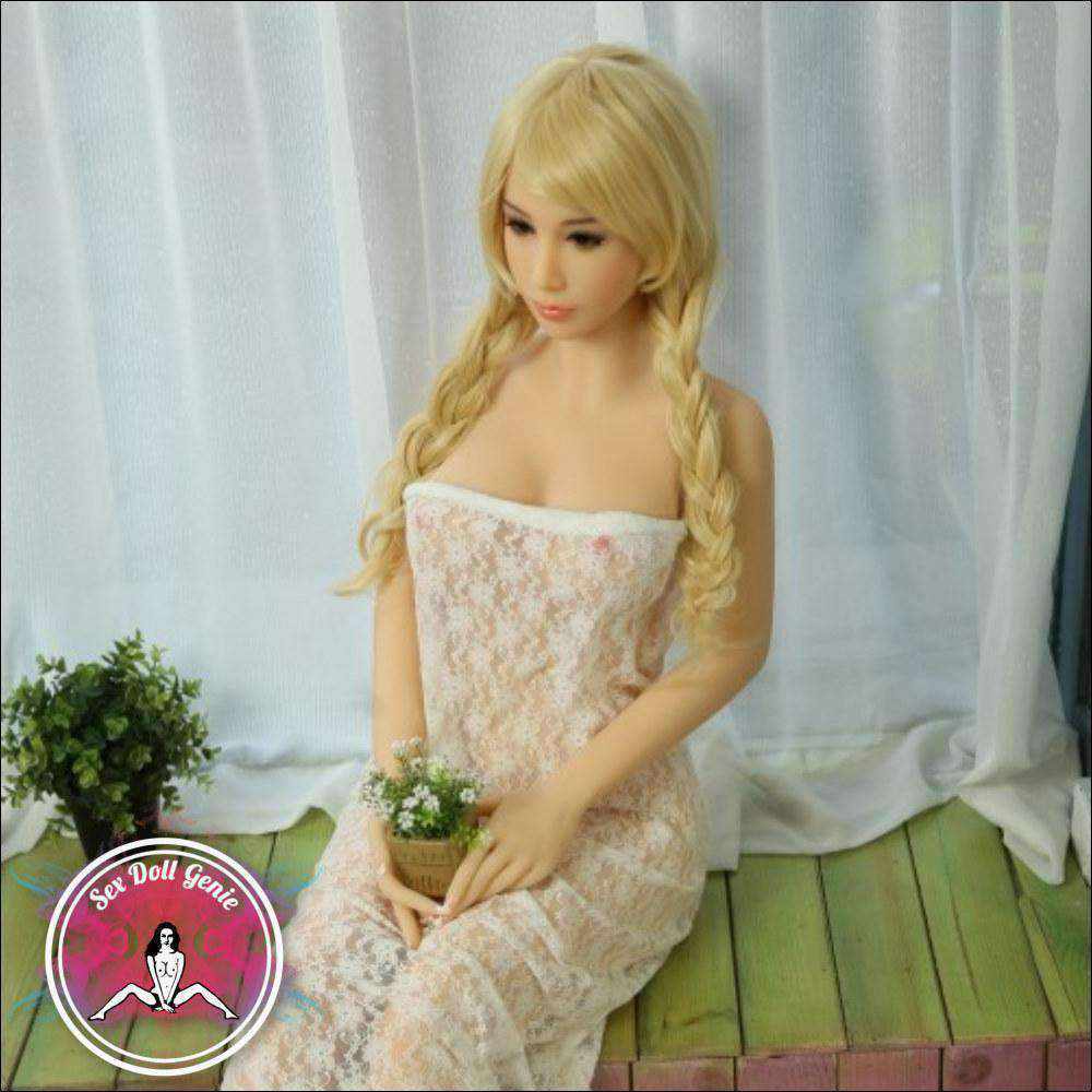 Hannah - Muñeca TPE Copa C de 163 cm-6